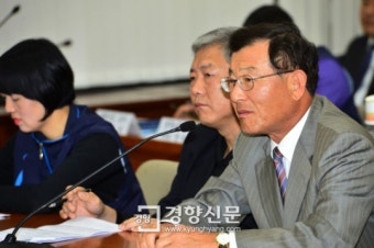 [경향포토]김상균 국민행복연금위원회 위원장 국감 답변