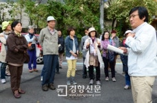 [경향포토]염상섭 문학기행-돈암동을 찾다