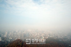 [경향포토]안개로 흐린 서울의 시계