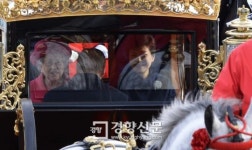 [경향포토]박근혜 대통령 마차타고 버킹검궁으로