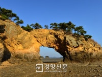 기름때 지운 언덕길 너머… 범상치 않은 바위 하나
