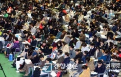 [경향포토]학생체육관에서 열린 대입설명회