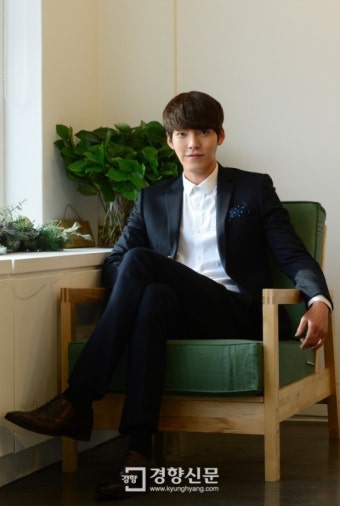 [경향포토]김우빈 ‘드마마에서 막 나온 듯한 우빈 ’