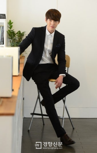 [경향포토]김우빈 ‘여심녹이는 살아있는 눈빛’