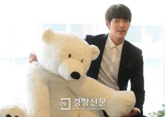 [경향포토]김우빈 ‘2013 최고 대세남 등극’