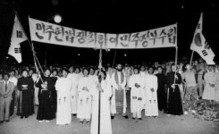 정권 나팔수냐, 약자 대변이냐…‘그분’은 보고 계신다