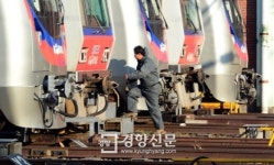 [경향포토]정비 이뤄지는 철도 차량기지