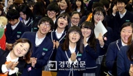 [경향포토]아름다웠던 중학교 3년