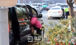 [간접고용의 눈물]“총장실 청소직원 300만원, 우리 용역 월급은 100만원”