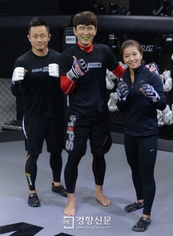 [경향포토]스파링 끝낸 윤형빈, 힘차게 화이팅