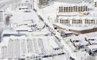 [경향포토]폭설내린 영동지방 제설작업