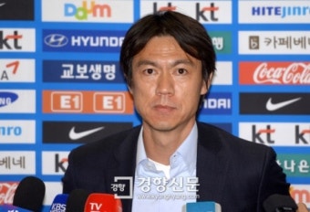 [경향포토]힘들게 출장 마친 홍명보 감독