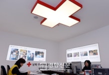 [경향포토]이산상봉 앞둔 적십자사 민원실