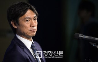 [경향포토]생각에 잠긴 홍명보 감독
