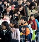 [경향포토]서울 방산초등학교 입학식