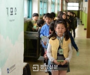 [경향포토]서울 자양초등학교 전교 임원 투표