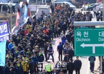[경향포토]옥천으로 모여드는 희망버스 대오