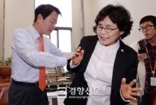 [경향포토]터치...그리고 허리웃 액션(?)