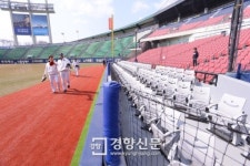 달라진 잠실구장… 1·3루 쪽 익사이팅존과 푹신한 펜스 ‘눈에 띄네’