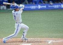 [경향포토]2타점 적시타치는 김상수