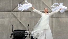 [경향포토]산재노동자의 넋을 달래며