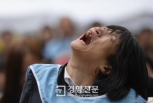 [경향포토]통곡하는 장애인