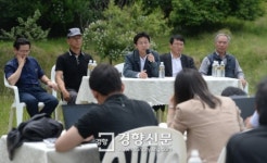 [경향포토]언론에 입장발표하는 금수원