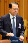 [경향포토]자리앉는 김기춘 비서실장