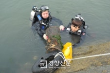 광양제철소 클린오션봉사단, 여수 묘도마을 찾아 ‘바다청소’