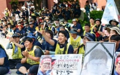 [경향포토]삼성전자서비스 노동자들의 대학로 길거리 공연