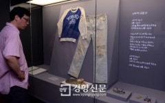 [경향포토]고 이한열 박물관에 전시되는 마지막 티셔츠