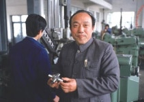 [중국 기업 흥망사] 격동의 1978년 (6)자동차부품업체 완샹그룹 루관추 회장