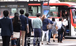 [주간경향]광역버스 불법 입석 운행, ‘220대 증차’로 해결될까