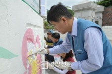 광양제철소, 주변 학교 찾아 벽화그리기 봉사활동