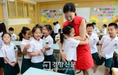 [포토뉴스]“선생님, 보고 싶을 거예요”