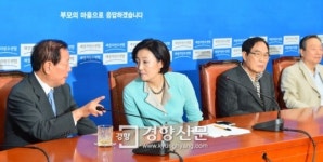 [경향포토]대화하는 박영선 당대표 직무대행