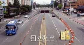 [경향포토]석촌지하차도 양방향 전면통제
