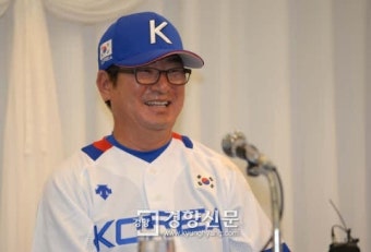 [경향포토]분위기 좋은 야구대표팀 류중일 감독
