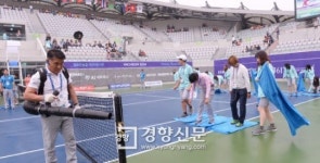[경향포토]비에 젖은 테니스경기장