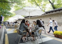 [경향포토]덕수궁길 점심식사