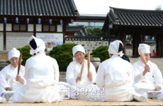 [경향포토]또닥또닥 다듬이 소리