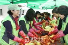 롯데웰푸드(주) 롯데케미칼 첨단소재사업 여수1식당 | 롯데케미칼, 여수 소외계층 위해 사랑의 김장 담가
