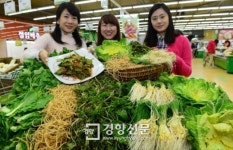 [경향포토]농협하나로클럽, 봄나물 모음전
