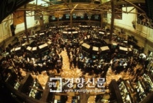 미국 초저금리 유지키로···뉴욕증시는 하락세