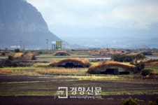 [광복 70주년 기획 - 사진으로 보는 일제강점기 건축 기행]일, 패전 직전 미군 상륙 대비 격납고·동굴진지 구축 ‘요새화’