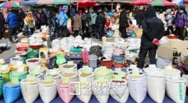 [경향포토]성남 모란시장 장 열리는 날