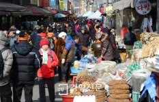[경향포토]설 앞두고 붐비는 재래시장