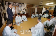 전국에서 가장 오래된 경로당 찾은 전주시장