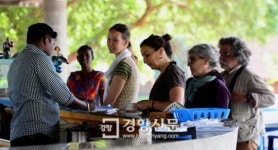 [도전하는 도시]‘이윤보다 사람’ 중심의 열린 마을… 반세기 탈성장·친환경·공동체 실현