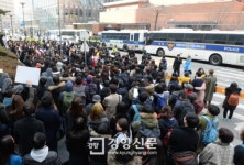 [경향포토]북적이는 주한 일본대사관 앞 평화로